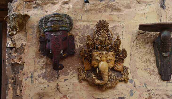 Lord Ganesha wall art in India highlighting cultural craftsmanship.