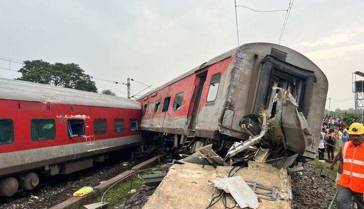 Howrah-Mumbai Mail Derails