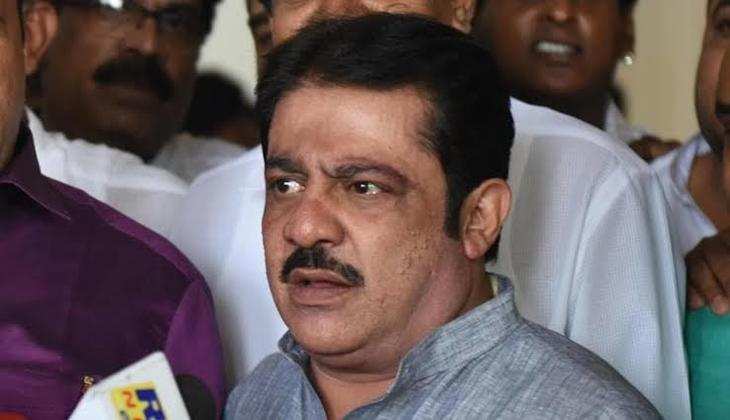 Minister Jameer Ahmad Sparks Controversy with Fiery Comments in Vijayapura, Taking a Jab at Basanagouda Yatnal in Waqf Board Property Dispute!