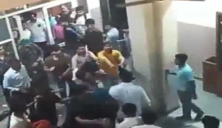 Turban Tussle: Delhi College Clash Over DUSU Polls Sparks Outrage as Student's Turban Falls During Brawl