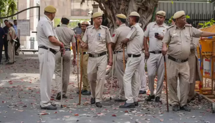 Diwali night Noida Heist Turns into Fiery Shootout: Robbery suspects apprehended with stolen cash and arms!