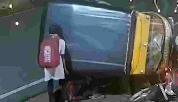 Mangaluru Schoolgirl Lifts Auto to Rescue Mother in Viral Video