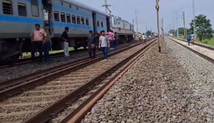 Close Shave on Bardhaman Tracks: Driver's Prerogative Saves Passengers as Two Trains Meet on Same Track