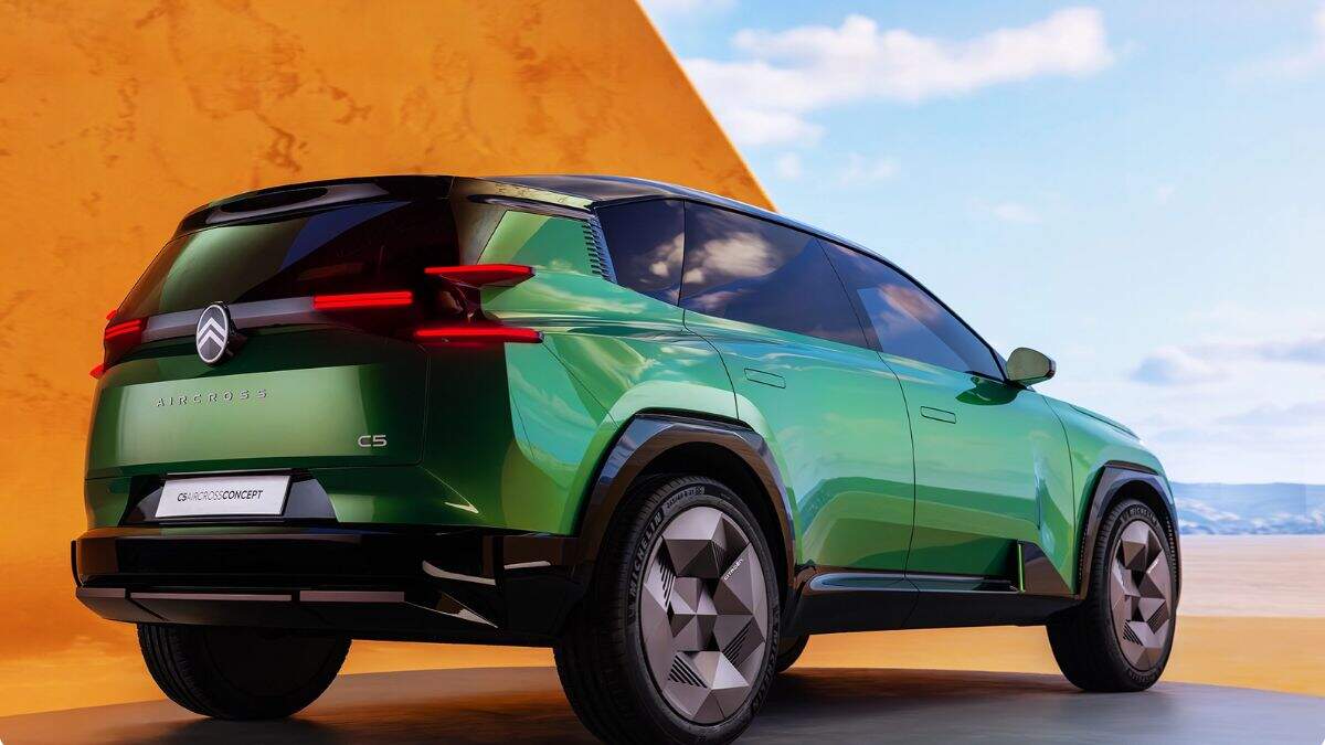 2025 Citroen C5 Aircross Debuts With EV, Hybrid Powertrain Options