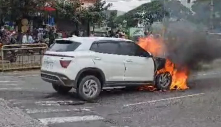 "Bengaluru: Passengers Escape Unhurt as Moving Car Catches Fire ...