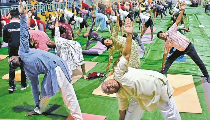 Yoga Day 2023: योगा करने के होते कई फायदे,मिलती है बीमारियों से मुक्ति 