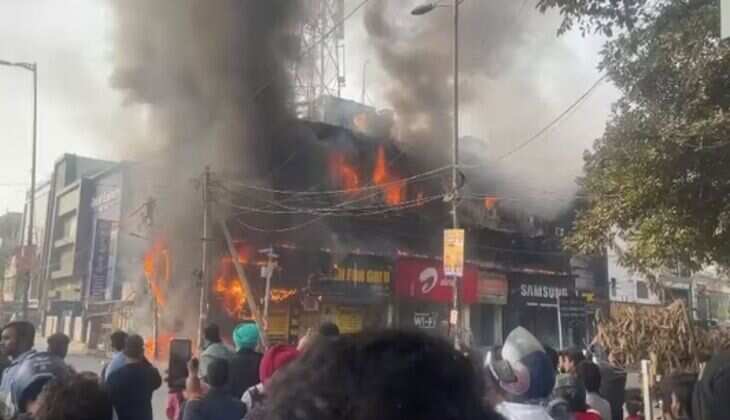 Fire Breaks Out in Restaurant in Delhi's Rajouri Garden, 10 Fire Engines at the Spot