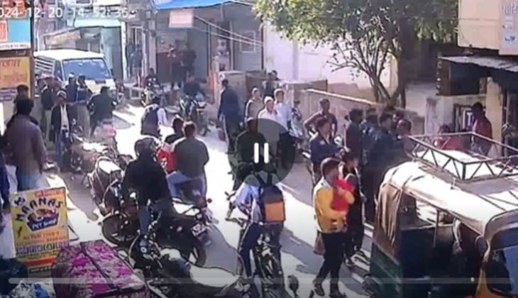 Bank of Baroda Incident Bareilly: Fight Escalates to Stone Pelting, Nearby Shops Damaged