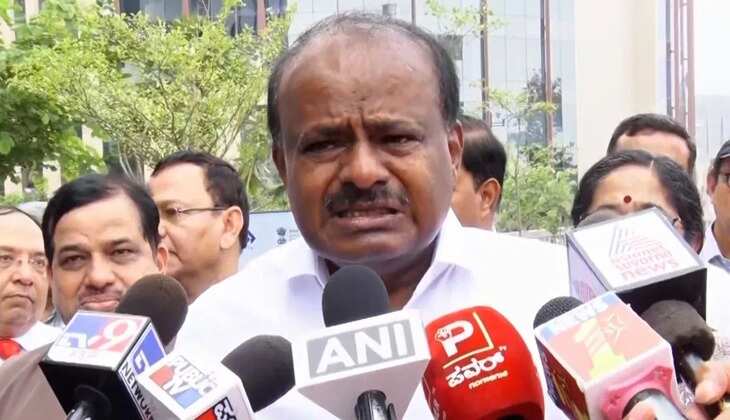 Siddaramaiah Takes a Swing at PM Modi on Twitter: Kumaraswamy’s Surprising Response Sparks Political Debate