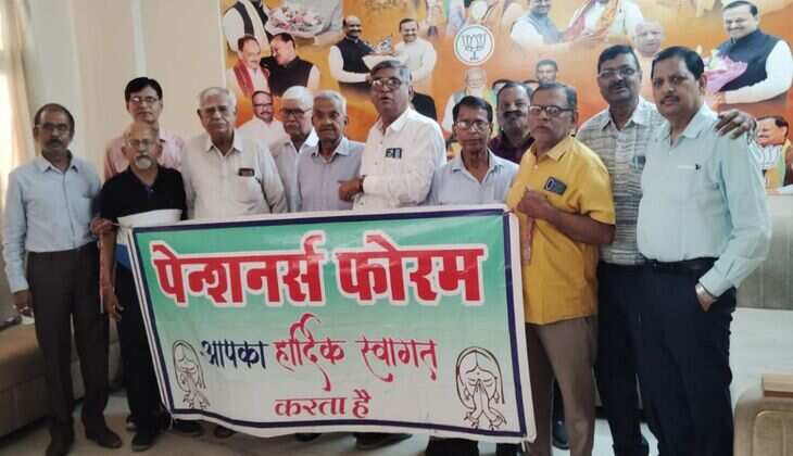 Pensioners&rsquo; Forum Submits 13-Point Demand Memorandum to PM Through Kanpur MP