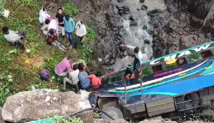 Bus Falls into 60-Foot Ditch in Maharashtra: Four Dead, Over 40 Injured in Tragic Accident