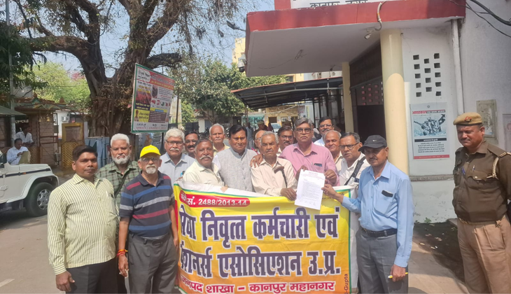 Pensioners Forum Submits Memorandum to PM Through Kanpur DM