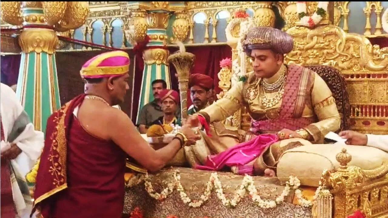 Majestic Celebrations Unfold Yaduveer Krishnadatta Chamaraja Wows in